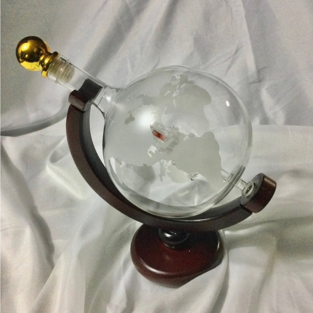 KEMSTOOD GLOBE DECANTER~ETCHED GLASS GLOBE